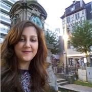 une étudiante cherchant à donner des cours